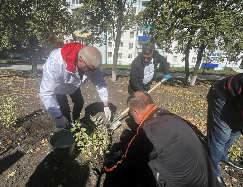 На улице Весенней прошла акция по озеленению.