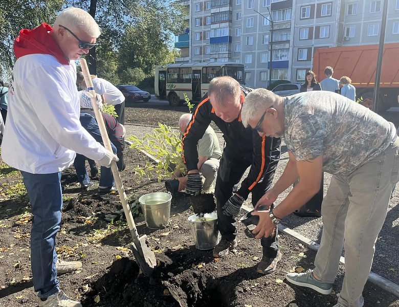 На улице Весенней прошла акция по озеленению.