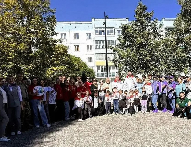 На улице Весенней прошла акция по озеленению.